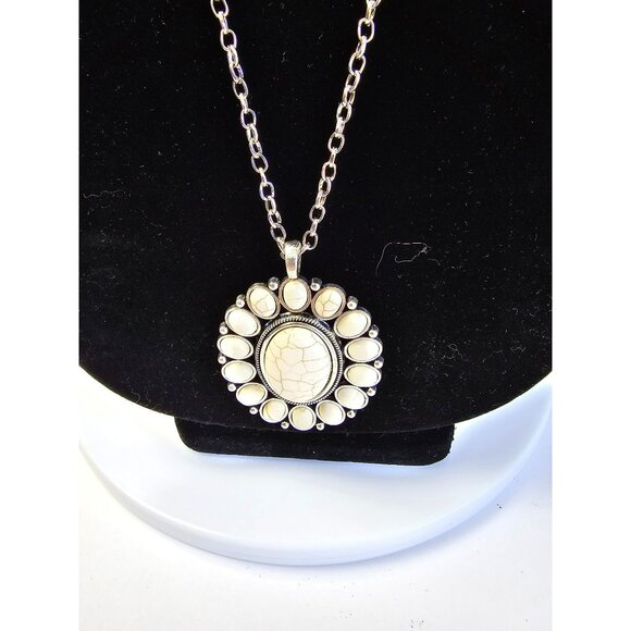 NWT Papparazzi White Oval Shaped Stones Earrings Pendant Necklace Set Sylish Hip - Picture 4 of 16